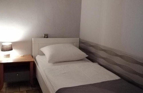 Zielona Gora Bed & Breakfast | Family-Friendly Stay at Zajazd pod Różą - Rated 8.1/10