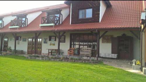 gmina Rozogi Bed & Breakfast | Discover Zajazd Tusinek: Family-Friendly Retreat with Hot Tub