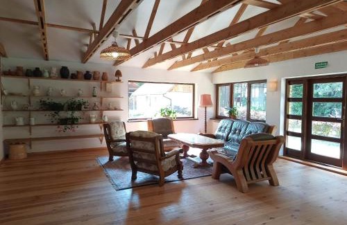 gmina Rozogi Bed & Breakfast | Discover Zajazd Tusinek: Family-Friendly Retreat with Hot Tub