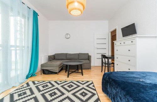 Zaspa Apartment | Inviting Zajezdnia Wrzeszcz: Family-Friendly with Dining
