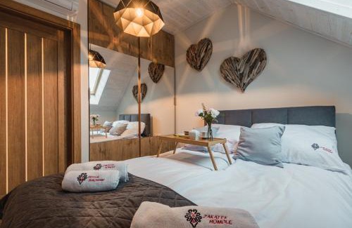Jaworki Apartment | Explore Zakątek Homole: Oceanfront Retreat with Pool