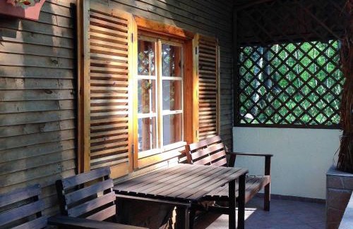 Osiecznica House | Discover Zakatek Kliczkow: Family-Friendly with Hot Tub