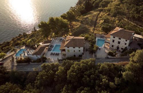 Xirokastello Villa | Cozy Zakynthos Villas with Oceanfront Pool & Private Beach