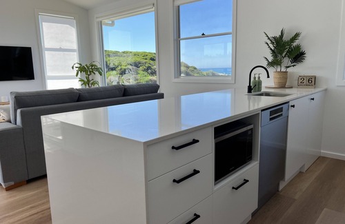 Anna Bay Apartment | Unforgettable Zala: Ocean Views, Whale Watching & Top Rated