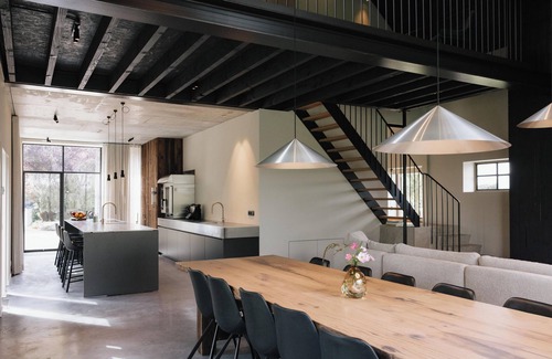 Haasdonk House | Zalige Schuur! Nieuw Sinds Zomer 2024. Bar, Biljart, Hottub en een Grote Tuin!