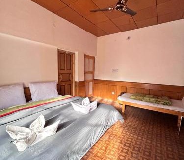 Diskit House | Inviting Zambala Guest House: Ideal for Families & Relaxation