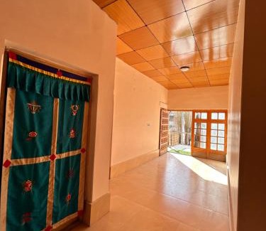 Diskit House | Inviting Zambala Guest House: Ideal for Families & Relaxation
