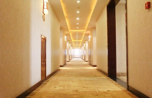 Lusaka Hotel | Pet-Friendly Zambia Golden Peacock Hotel with Pool Access