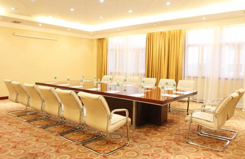 Lusaka Hotel | Pet-Friendly Zambia Golden Peacock Hotel with Pool Access