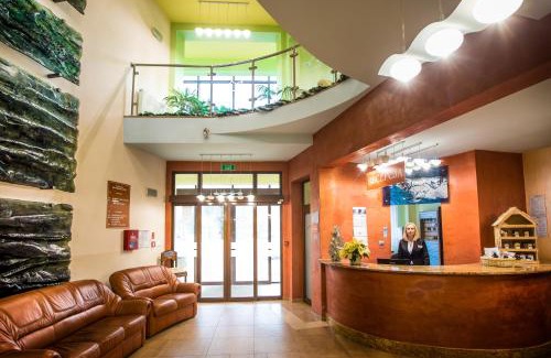 Kudowa Zdroj Resort | Discover Zameczek: Family-Friendly Retreat with Pool & Dining