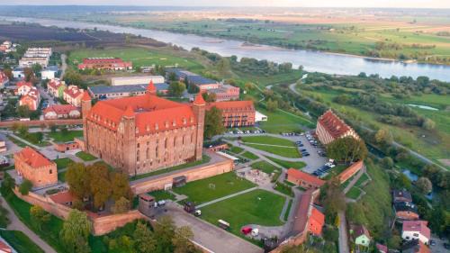 Gniew Resort | Discover Zamek Gniew - Pałac Marysieńki: Oceanfront Paradise