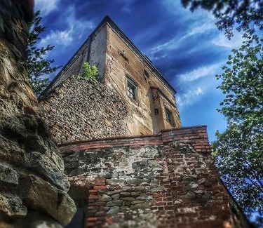 Otmuchow Hotel | Discover Zamek Otmuchów: Pet-Friendly with Breakfast Included