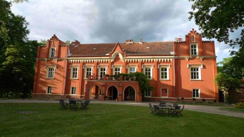 gmina Smetowo Graniczne Bed & Breakfast | Experience Zamek Rynkówka: Guest Rated 9.8 with Ocean Views