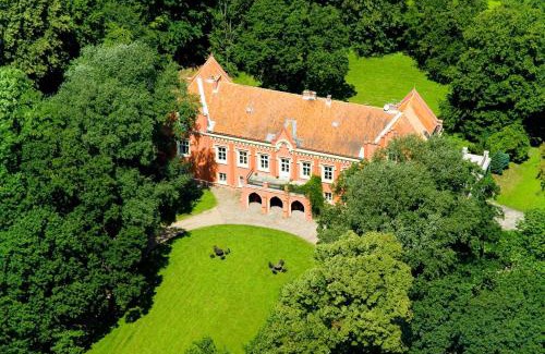 gmina Smetowo Graniczne Bed & Breakfast | Experience Zamek Rynkówka: Guest Rated 9.8 with Ocean Views