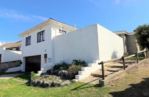 Arniston House | Discover Zandleegte Arniston: 4-Star Family-Friendly Escape