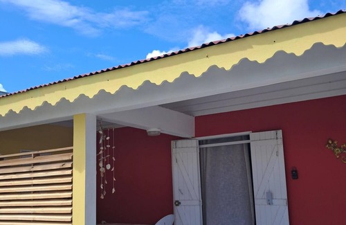 La Desirade House | ZANDOLI Cottage: family accommodation close to all sites and amenities