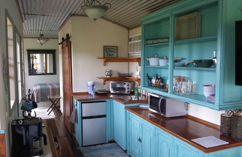 Kerrville Cottage | Scenic Zannabella Valley View Lodge with Breakfast Included