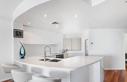 Mooloolaba Apartment | Oceanfront Penthouse with Stunning Views in Zanzibar