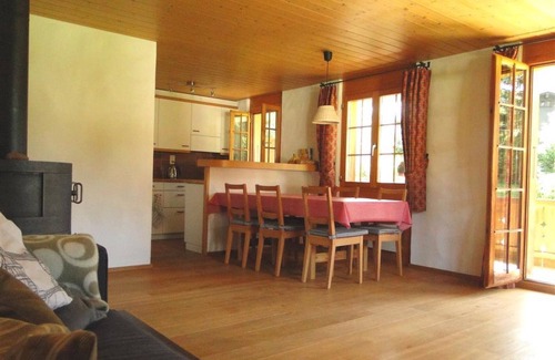 Saanenmoeser Apartment | Relaxing Retreat at Zapfe (Moore) with Spa & Breakfast