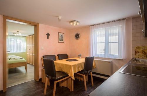 Tettnang Apartment | Experience Zapfs Bauernhof Vergißmeinnicht: Family-Friendly Retreat