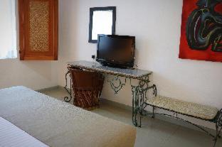 Cuauhtemoc Hotel | Delightful Zar Colima: Poolside Retreat for Families & Pets