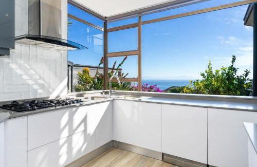 Mountainside Apartment | Family-Friendly Zaria Sun: Oceanfront Views Await You