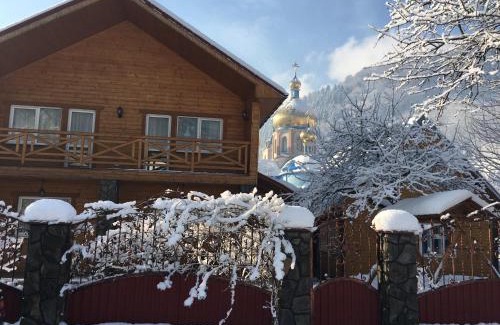 Yasinya House | Discover ZarinSki: Family-Friendly Retreat with Kitchen Access