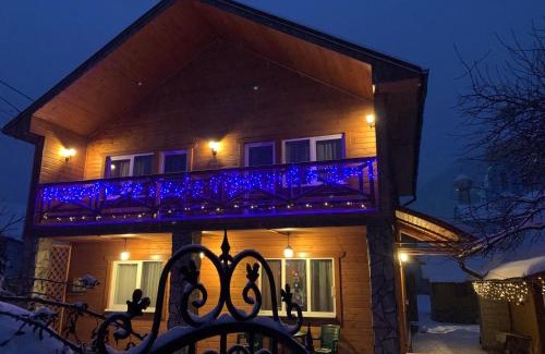 Yasinya House | Discover ZarinSki: Family-Friendly Retreat with Kitchen Access