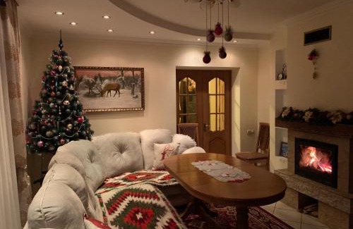 Yasinya House | Discover ZarinSki: Family-Friendly Retreat with Kitchen Access