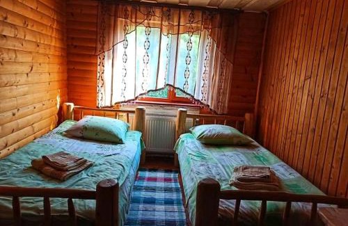 Podobovets Cabin | Budget-Friendly Zatishok Bilya Richky with Breakfast & Pets