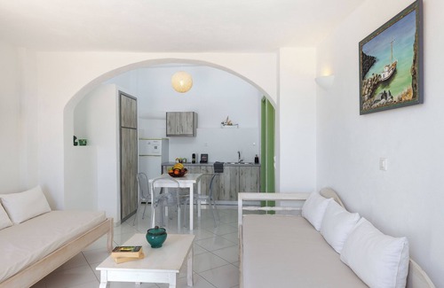 Santorini Villa | Indulge at Zatrikion Villas Santorini with Ocean Views