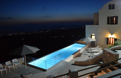 Santorini Villa | Indulge at Zatrikion Villas Santorini with Ocean Views