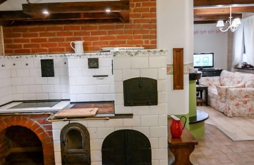 gmina Lubycza Krolewska House | Welcoming Zatylówka: Relaxing Spa & Family-Friendly Amenities
