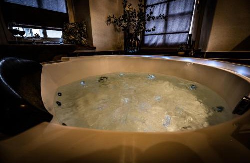 Bernkastel Apartment | Indulge in Comfort at ZaVélo Suite with Hot Tub Bliss