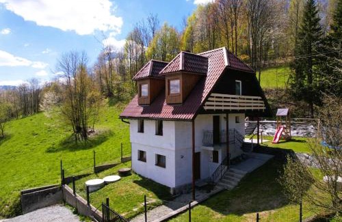Zawoja House | Discover Zawoja u Zbója: Family-Friendly Retreat with Hot Tub