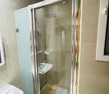 La Soukra Apartment | Inviting Zayatine RDC: Pet Friendly with Spa & Dining