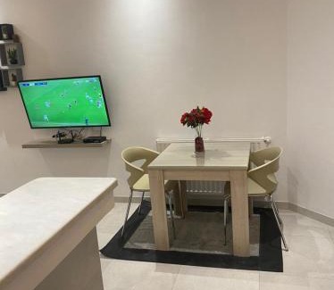 La Soukra Apartment | Inviting Zayatine RDC: Pet Friendly with Spa & Dining