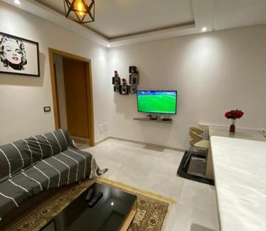 La Soukra Apartment | Inviting Zayatine RDC: Pet Friendly with Spa & Dining