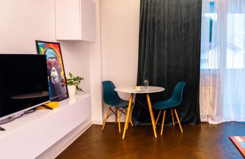 Tirgu Jiu Apartment | Prime ZAZA Apartment: Central Location with Balcony Access