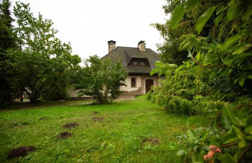 Wieliczka House | Discover Zbójnicka Chata: Pet & Child-Friendly Retreat