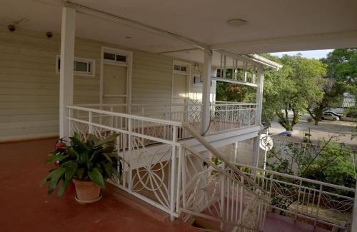 Kabulonga Bed & Breakfast | Relax at ZCCZ Kabulonga Residential Inn with Pool & Kitchen