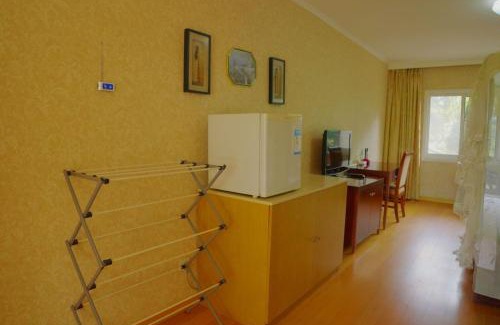 Kabulonga Bed & Breakfast | Relax at ZCCZ Kabulonga Residential Inn with Pool & Kitchen
