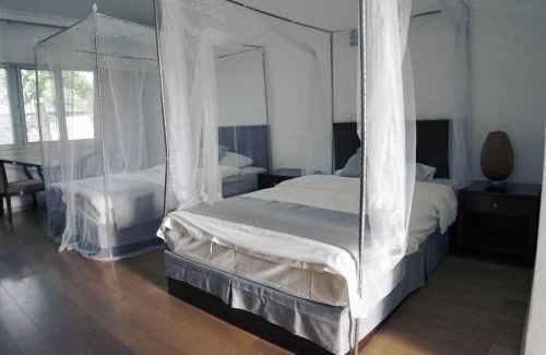 Kabulonga Bed & Breakfast | Relax at ZCCZ Kabulonga Residential Inn with Pool & Kitchen