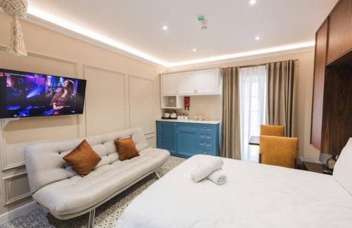 Zebbug House | Discover Zebbuga Deluxe Balcony Suite for Your Getaway