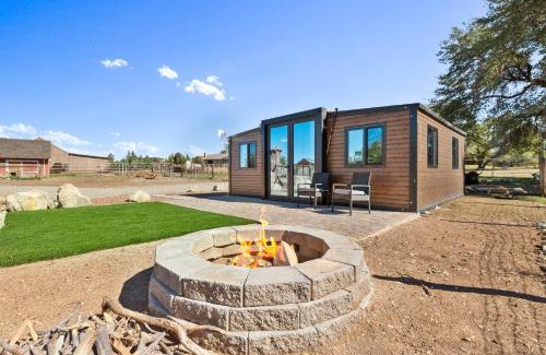 Williamson House | Zebra Ranch 2-br Tiny Home Mtn Viewtrailsbrbq