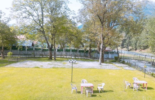Laripora House | Pet-Friendly Zebrina Guest House with Ocean Views in Pahalgam