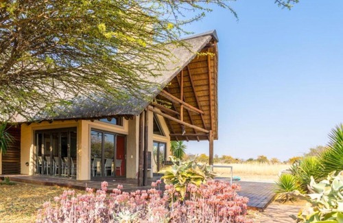 Leeupoort House | Family-Friendly Zebula House with Pool & Hot Tub Bliss
