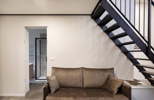 Maddalena Apartment | Modern Zecca Loft: Family-Friendly with Kitchen & Breakfast