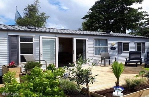 Westenschouwen Ski Chalet | Relax at Zeeland: Mobilheim with Private Garden and Pool
