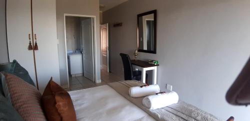 Kleinbaai Apartment | Oceanfront Zeezicht Guest Suite with Spectacular Views